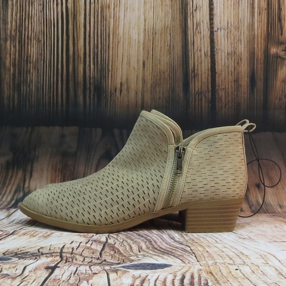 Altar'd State Shoes - NEW! Altar'd State*6*Tan cutout Ankle Booties